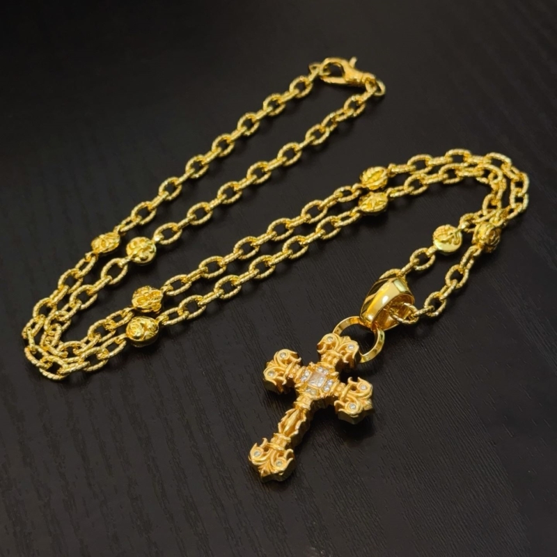 Ch*0me He**ts necklaces